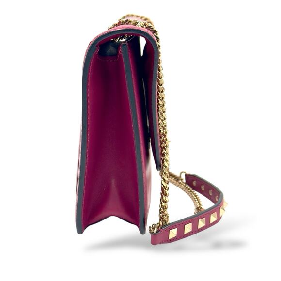Rockstud Demilune small cross body bag In Camelia Red - Picture 4 of 16